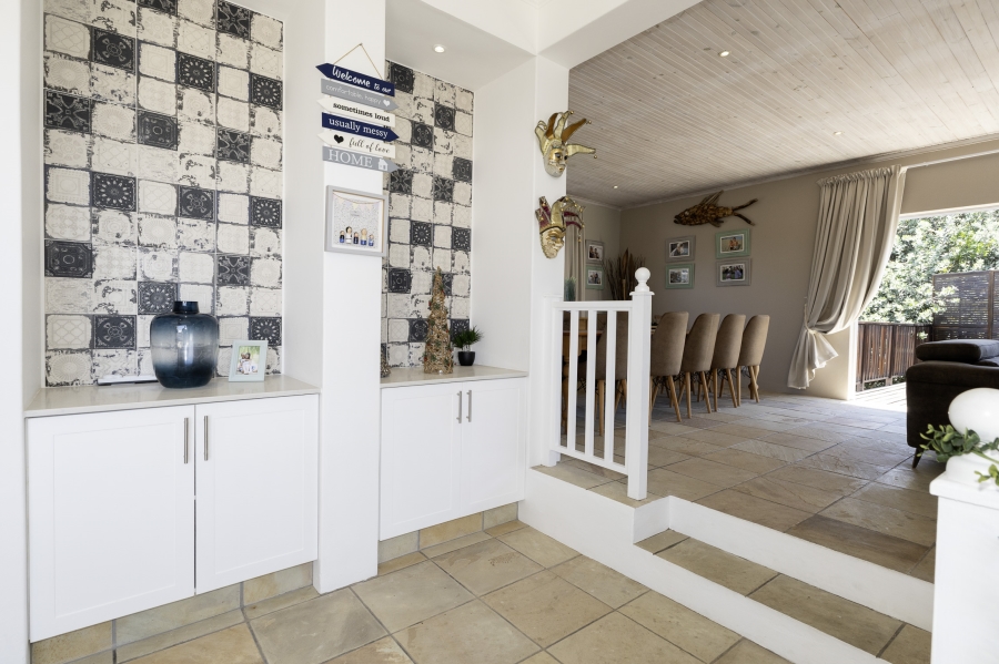 5 Bedroom Property for Sale in West Beach Eastern Cape